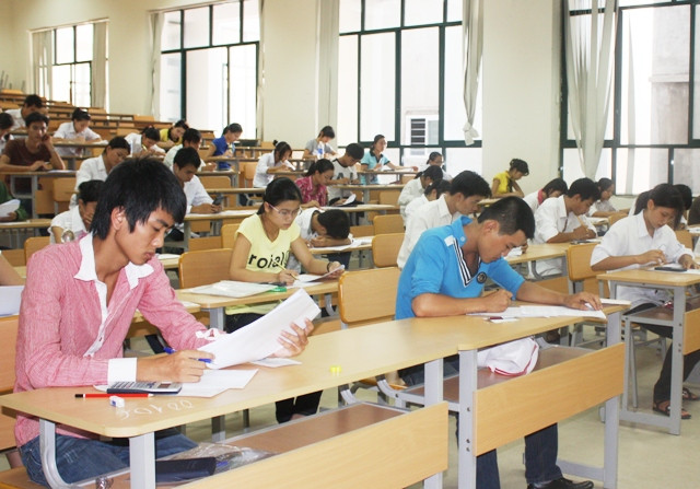 Thí sinh dự thi ĐH, CDD 2010. Ảnh: gdtd.vn