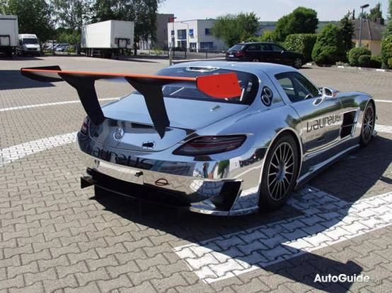 Khi Mercedes SLS AMG GT3 mạ crôm