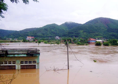 10 người chết do cơn bão số 2