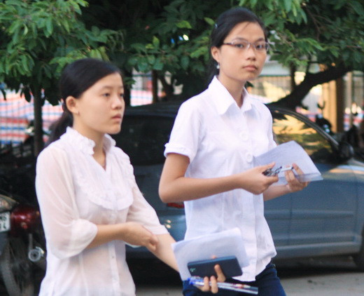 Những hình ảnh trên cho thấy, thí sinh bước vào môn thi đầu tiên với tâm lý vững vàng, tự tin. Ảnh, gdtd.vn