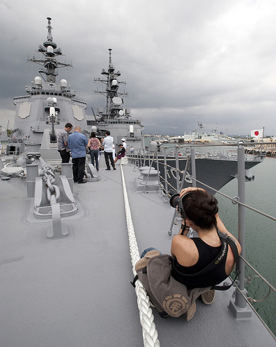 Members of the international media visit JS Atago (DD 177) during a port visit by the ship to Naval Station Pearl Harbor. 