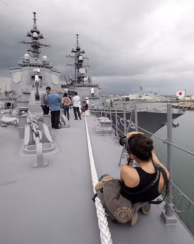 Members of the international media visit JS Atago (DD 177) during a port visit by the ship to Naval Station Pearl Harbor. 