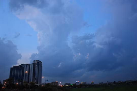 &nbsp;Trước đó, vào ngày 6/7, một cơn mưa giông cũng kéo đến tương tự như ngày hôm nay. Xong chỉ có mưa cục bộ, và lượng mưa không đáng kể trên một vài nơi tại Hà Nội. Ảnh, gdtd.vn