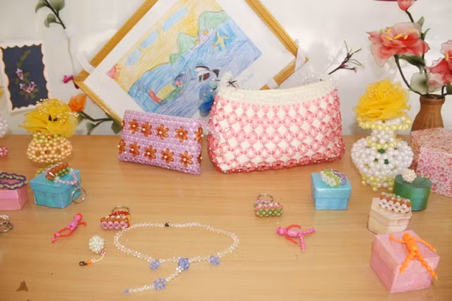 Những sản phẩm rất đẹp của các em được trưng bày tại buổi giao lưu. Ảnh: gdtd.vn