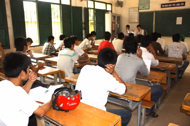 Số thí sinh đến làm thủ tục cũng đông không kém. Ảnh: gdtd.vn