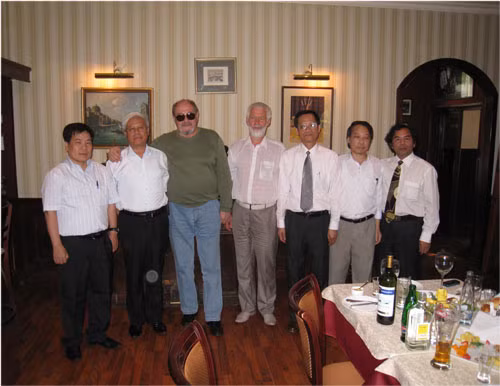 Nguyễn Huy Hoàng-Tìm con, chăm bạn, làm thơ