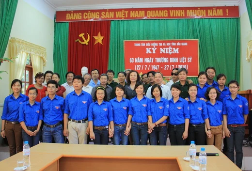 Lãnh đạo Bộ GD-ĐT thăm và tặng quà TT điều dưỡng TBB- NCC tỉnh Bắc Giang