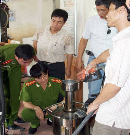 Kiểm tra, xác định lượng xăng đã bị trộm cắp Kiểm tra, xác định lượng xăng đã bị trộm cắp