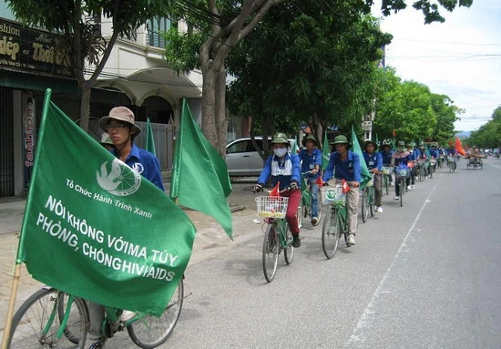 Đoàn &quot;Hành trình xanh&quot; tới quê Bác