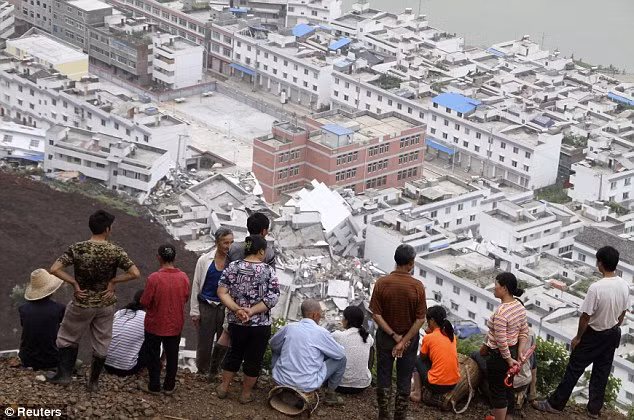 Distraught villagers react to news that their loved ones are missing beneath the tons of soil that buried more than 50 homes Read more: http://www.dailymail.co.uk/news/article-1298015/China-landslide-leaves-4-000-evacuated-worst-flood-season-decade.html#ixzz0utwRLpMo