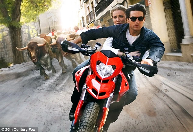 Cameronz Diaz bên Tom Cruize trong ngày ra mắt &quot;Knight and Day&quot;