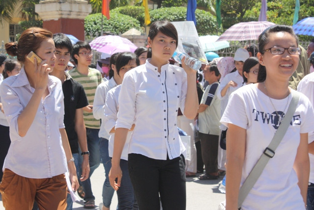 Thí sinh tham gia thi ĐH đợt 2 khối D. Ảnh: gdtd.vn