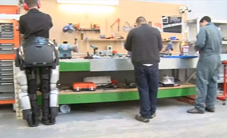 Hayden can now take on a more practical role in his job as a mechanic Read more: http://www.dailymail.co.uk/sciencetech/article-1295024/Bionic-legs-let-paralysed-man-walk-again.html#ixzz0tozRWO7j