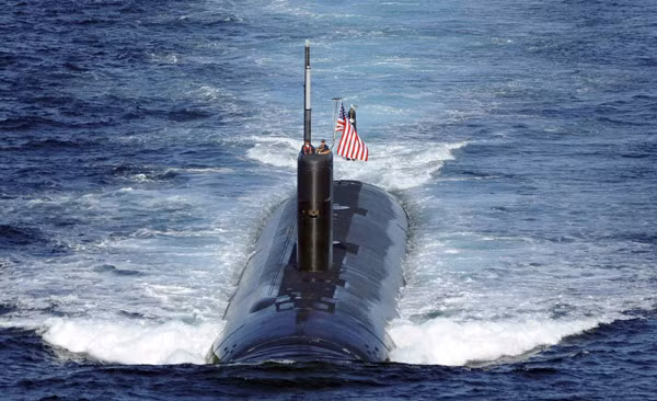 The Los Angeles-class attack submarine USS Tucson (SSN 770)