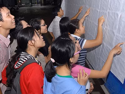 Xem điểm thi (ảnh MH. nguồn Internet)