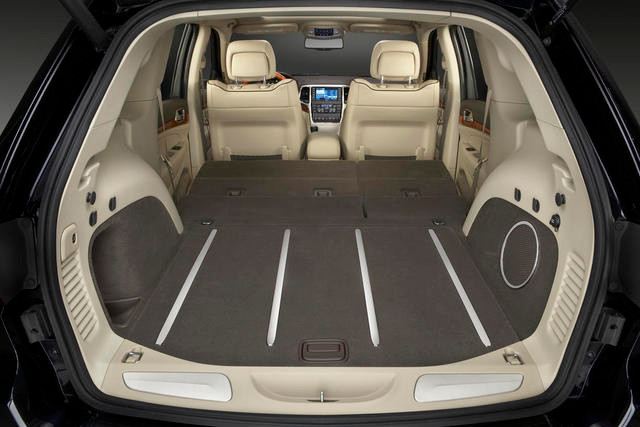 Jeep Grand Cherokee 2011 - Đấu tranh để sinh tồn ảnh 7 Jeep Grand Cherokee 2011 - Đấu tranh để sinh tồn ảnh 7