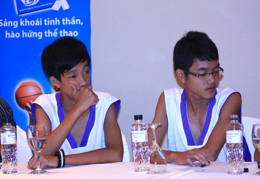 Các cầu thủ Bóng rổ U17 tại buổi họp báo. Ảnh, gdtd.vn