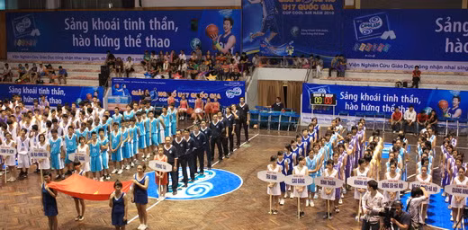  16 đội bóng nam, nữ tại lễ khai mạc. Ảnh, gdtd.vn 