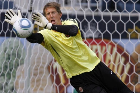 Van der Sar chưa muốn kết thúc sự nghiệp thi đấu