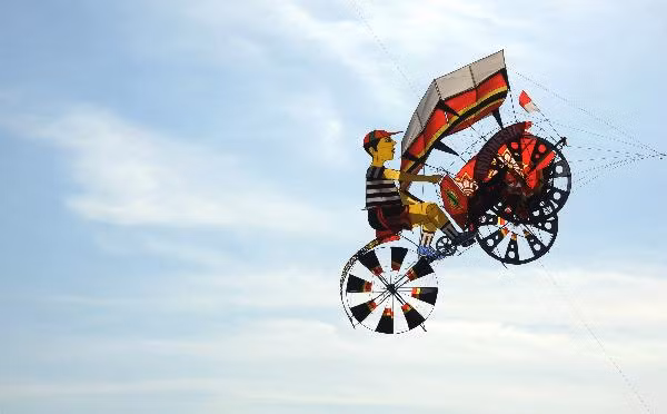 ...để diều có thể bay lên