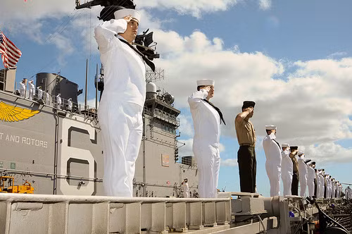 Sailors and Marines aboard the amphibious assault ship USS Bonhomme Richard (LHD 6)