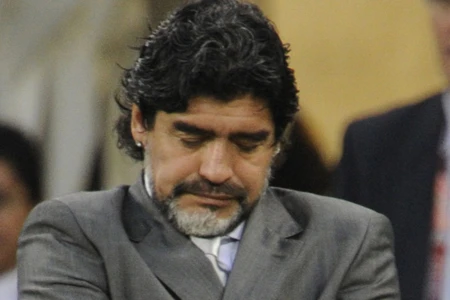 Argentina sa thải HLV Maradona