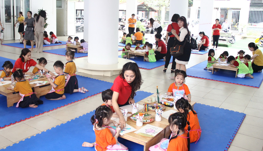 Ngày hội sáng tạo cho trẻ mầm non quận Tây Hồ để lại nhiều ấn tượng tốt đẹp. Ngày hội sáng tạo cho trẻ mầm non quận Tây Hồ để lại nhiều ấn tượng tốt đẹp.