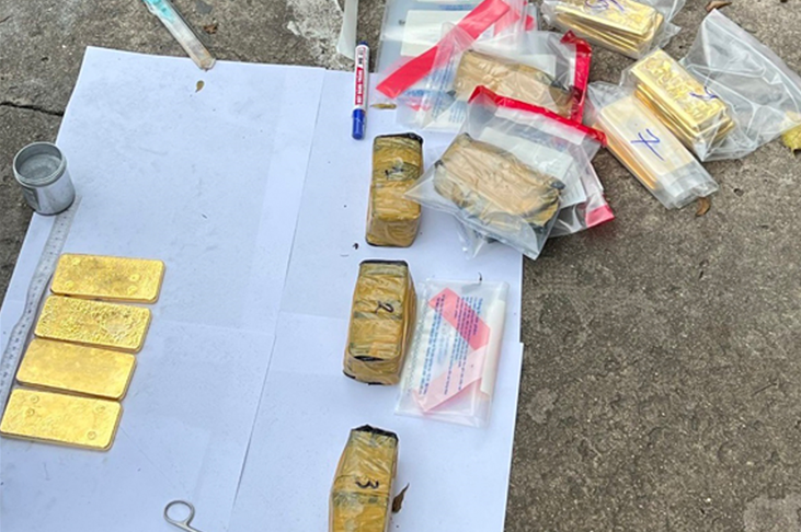 Số vàng bị cơ quan công an thu giữ. Số vàng bị cơ quan công an thu giữ.