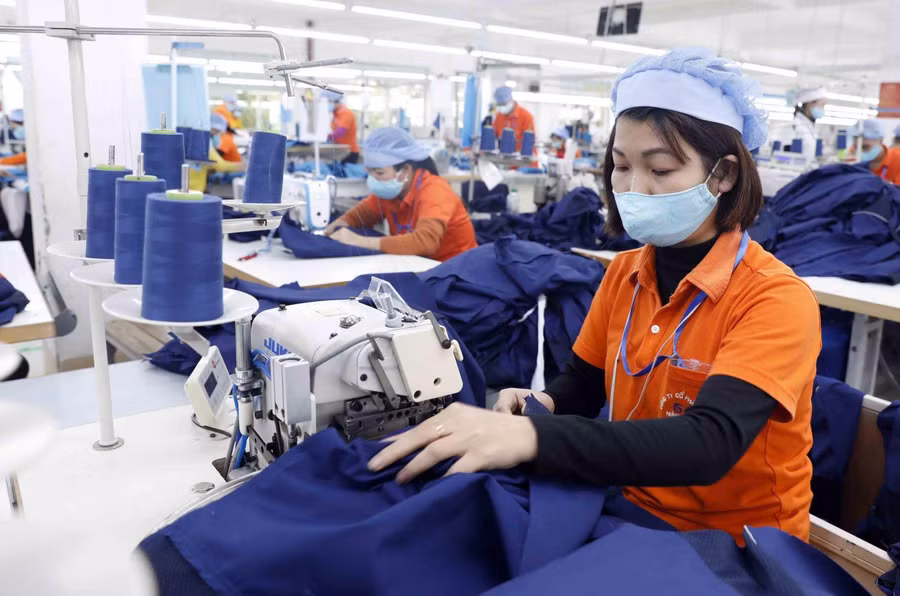 Từ ngày 1/10/2022, người sử dụng lao động sẽ không còn được giảm mức đóng bảo hiểm thất nghiệp. Ảnh minh họa.