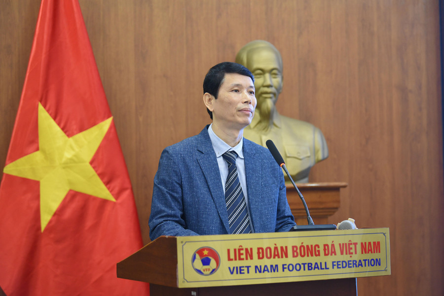 Ông Bùi Đình Tế – Chủ tịch hội đồng thành viên Công ty TNHH Thương mại Thiết bị điện Thái Sơn Bắc. Ông Bùi Đình Tế – Chủ tịch hội đồng thành viên Công ty TNHH Thương mại Thiết bị điện Thái Sơn Bắc.