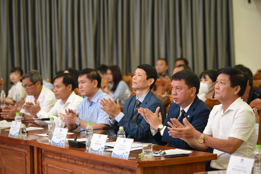 Các đại biểu có mặt tại buổi lễ. Các đại biểu có mặt tại buổi lễ.