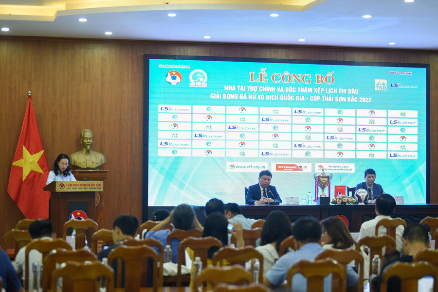 Giải năm nay vẫn áp dụng luật mới của FIFA về thay thế cầu thủ, theo đó, mỗi đội được phép thay thế tối đa 5 cầu thủ trong tối đa 3 lần thay. Giải năm nay vẫn áp dụng luật mới của FIFA về thay thế cầu thủ, theo đó, mỗi đội được phép thay thế tối đa 5 cầu thủ trong tối đa 3 lần thay.