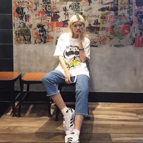 6 cach phoi do giup ban luon dep khi dien giay sneaker co cao - Anh 3