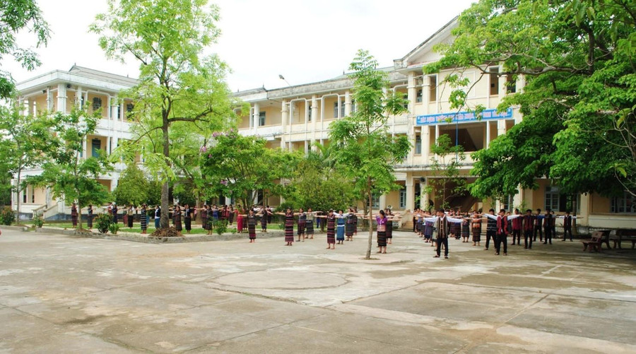 Mái trường PTDT nội trú Quảng Trị chủ yếu đào tạo học sinh dân tộc. Mái trường PTDT nội trú Quảng Trị chủ yếu đào tạo học sinh dân tộc.