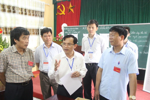 Ông Mai Văn Trinh đến kiểm tra, thị sát tại điểm thi Trường THPT B Duy Tiên (Hà Nam) Ông Mai Văn Trinh đến kiểm tra, thị sát tại điểm thi Trường THPT B Duy Tiên (Hà Nam)