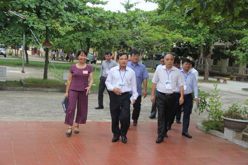 Ông Mai Văn Trinh cùng đoàn công tác của Bộ GD&ĐT đến kiểm tra công tác thi tại điểm trường THPT Bình Minh (Ninh Bình) Ông Mai Văn Trinh cùng đoàn công tác của Bộ GD&ĐT đến kiểm tra công tác thi tại điểm trường THPT Bình Minh (Ninh Bình)