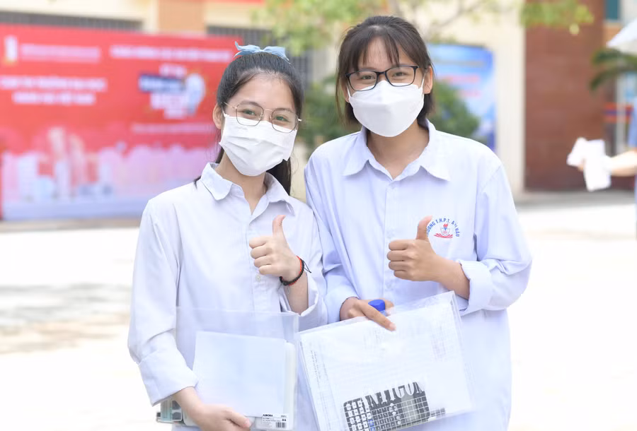 Thí sinh tham dự Kỳ thi đánh giá tư duy của Trường ĐH Bách khoa Hà Nội.