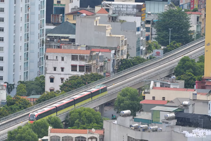 Dự án đường sắt Nhổn - ga Hà Nội có chiều dài 12,5km, trong đó 8,5km đi trên cao và 4km đi ngầm. Dự kiến đoạn trên cao sẽ được đưa vào khai thác vào cuối năm 2021.
