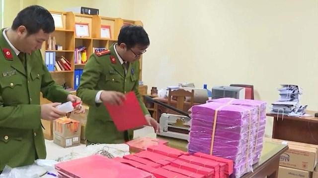 Tang vật vụ sản xuất pháo bị Công an tỉnh Phú Thọ triệt phá. Tang vật vụ sản xuất pháo bị Công an tỉnh Phú Thọ triệt phá.