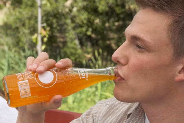 Nam giới uống nước ngọt thường xuyên dễ suy tim?