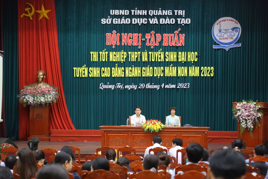 Sở GD&ĐT phổ biến quy chế và các nghiệp vụ thi đến cán bộ, giáo viên.