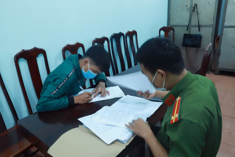 Đối tượng Bình tại Cơ quan CSĐT (ảnh Công an cung cấp).