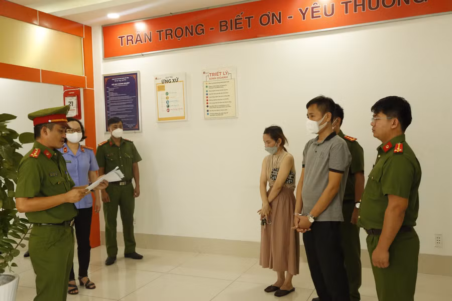 Cơ quan chức năng thi hành các biện pháp tố tụng đối với Trần Trọng Giáp.