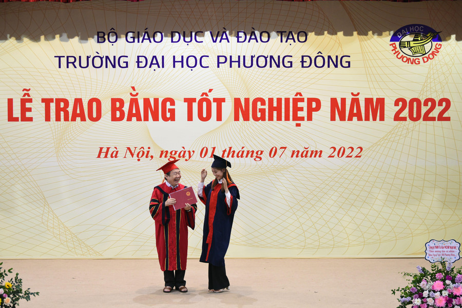 Được biết, Khoa Ngoại ngữ năm nay có 437 sinh viên tốt nghiệp, trong đó có 12 sinh viên tốt nghiệp loại Xuất sắc, 67 sinh viên tốt nghiệp loại Giỏi.