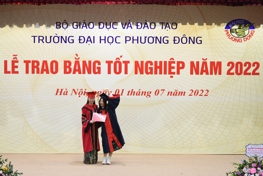 Nhà trường mong mỏi các em sẽ luôn giữ mãi được nhiệt huyết, ý chí học tập để mỗi ngày phải phát triển hơn ngày hôm qua vì hạnh phúc của chính bản thân mình, của gia đình và xã hội. PGS.TS Bùi Thiện Dụ phát biểu.