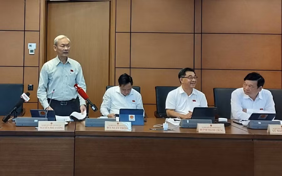Đại biểu Quốc hội Nguyễn Phú Cường (Đoàn tỉnh Đồng Nai) thảo luận tại tổ.