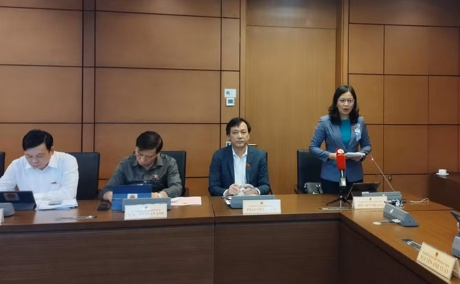 Đại biểu Quốc hội Điểu Huỳnh Sang phát biểu thảo luận tổ.