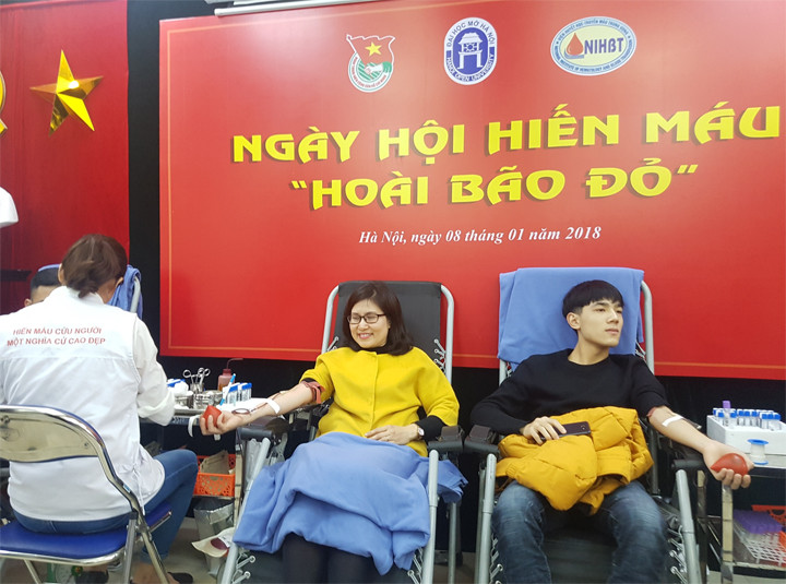 Đã có 358 đơn vị máu được cán bộ, giảng viên, sinh viên hiến tặng Đã có 358 đơn vị máu được cán bộ, giảng viên, sinh viên hiến tặng