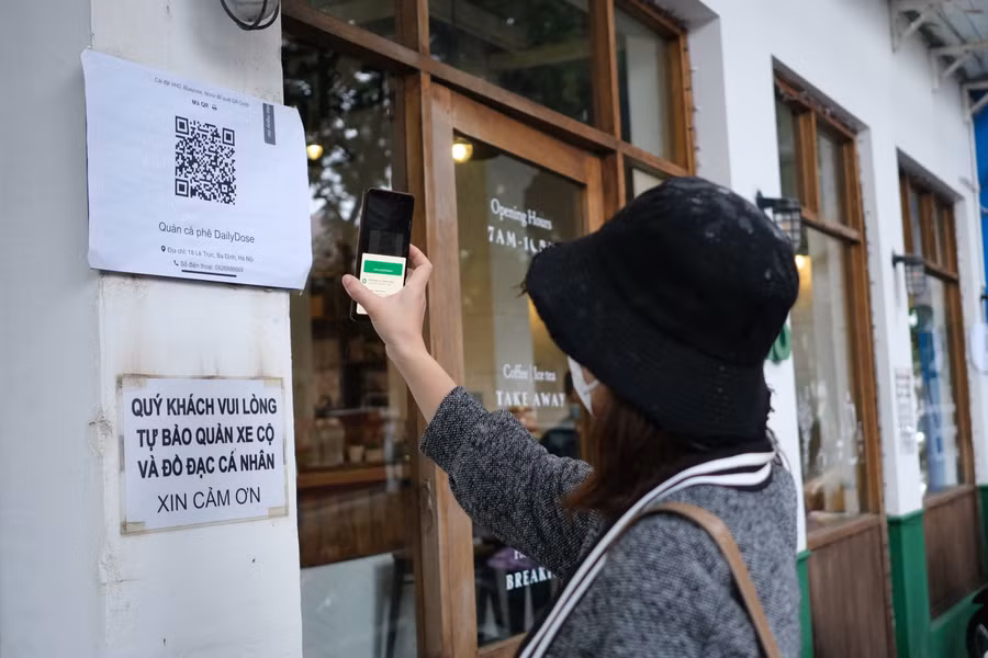 Hà Nội tăng cường kiểm tra quét mã QR tại hộ kinh doanh ảnh 4