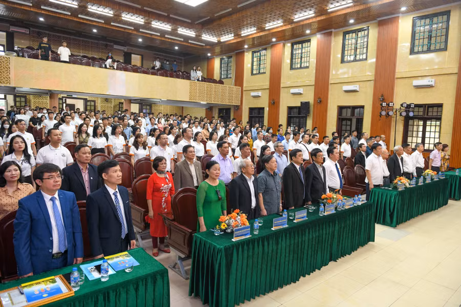 Toàn cảnh buổi lễ. Toàn cảnh buổi lễ.